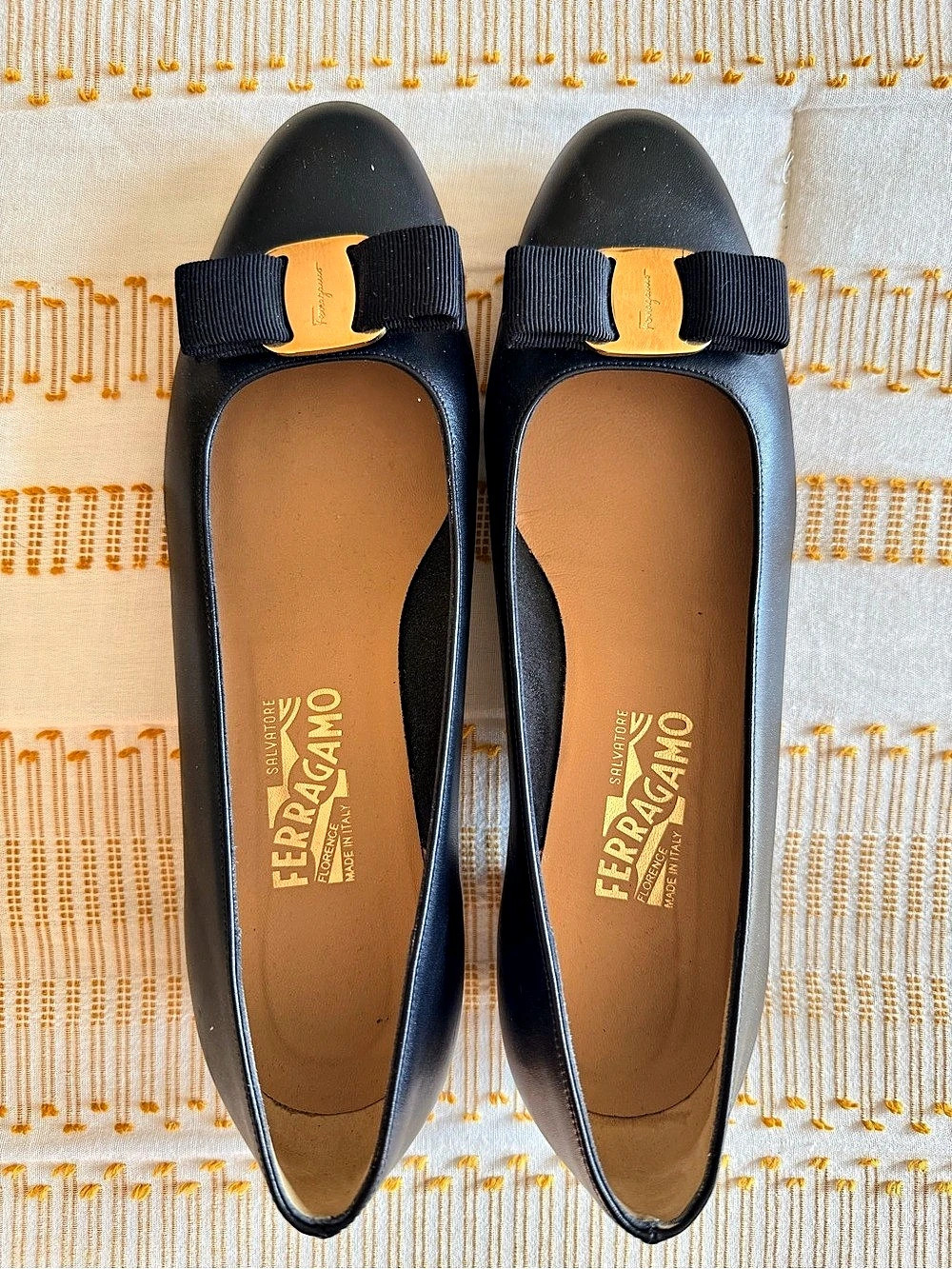 Salvatore Ferragamo Varina Black Bow Block Heel Pumps US 9 C